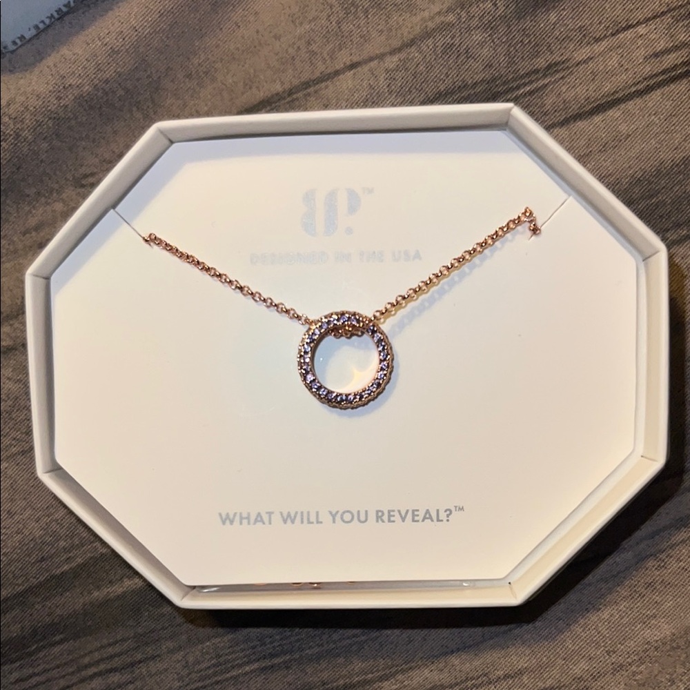 bp Gold Necklace with Circular Pendant